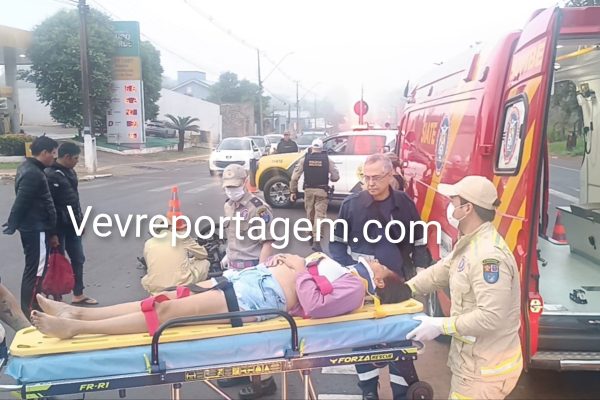 Motociclista fica ferida em acidente na Avenida General Meira, em Foz do Iguaçu