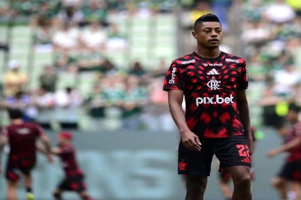 Bruno Henrique treina no Flamengo e pede remarcação de audiência on-line sobre apostas no STJD