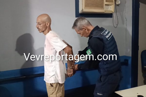 Indivíduo é preso após assaltar ônibus na Avenida JK em Foz do Iguaçu
