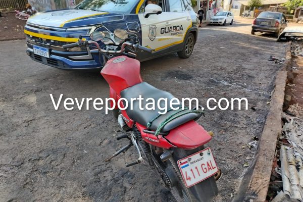 Motocicleta com placa paraguaia adulterada é apreendida pela Guarda Municipal em Foz do Iguaçu