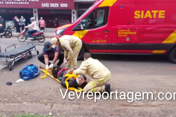 Motociclista Fica Ferido em Colisão com Carro no Centro de Foz do Iguaçu