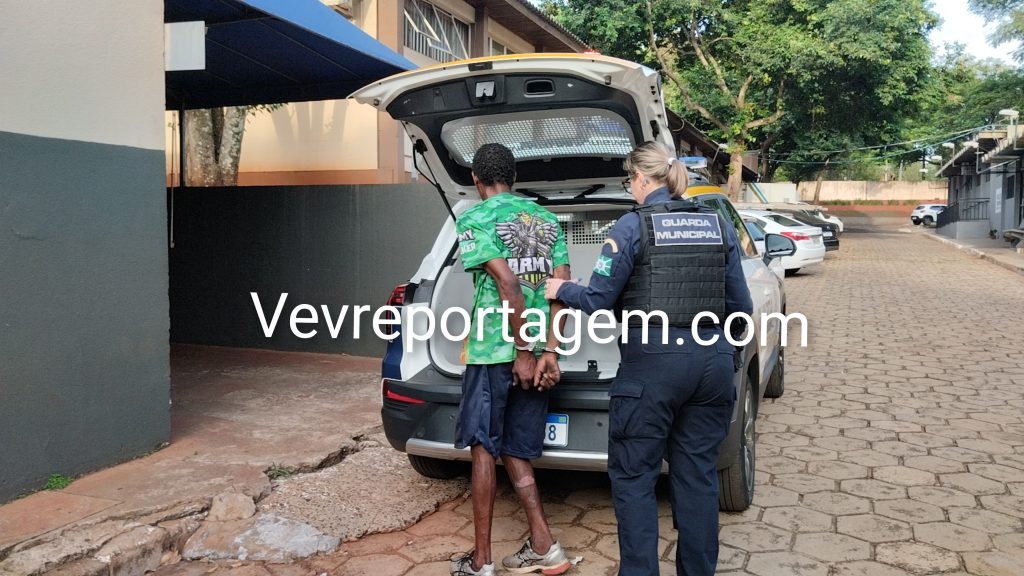 Guarda Municipal prende indivíduo com motocicleta adulterada no Centro de Foz 