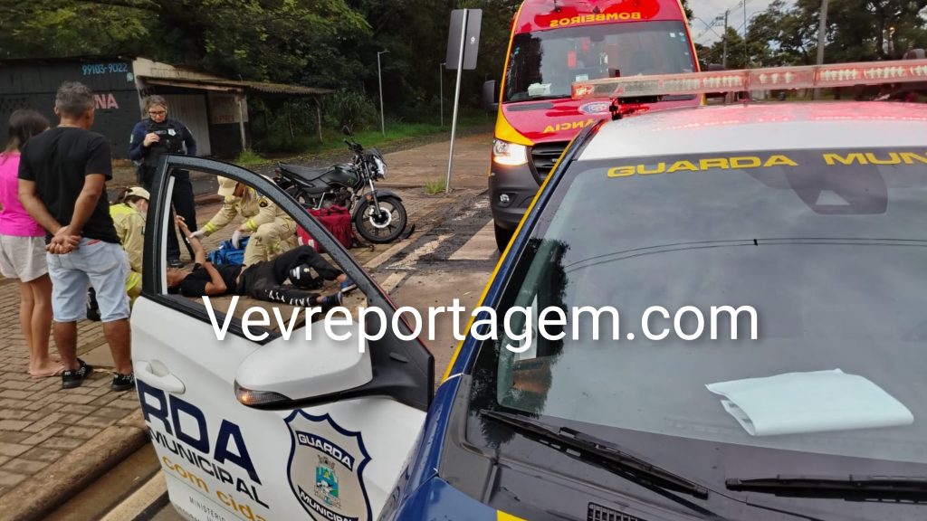Motociclista sofre queda na Avenida Tancredo Neves