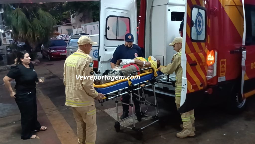 Motociclista fica ferido após acidente com ônibus na BR-277, próximo ao posto Paradão