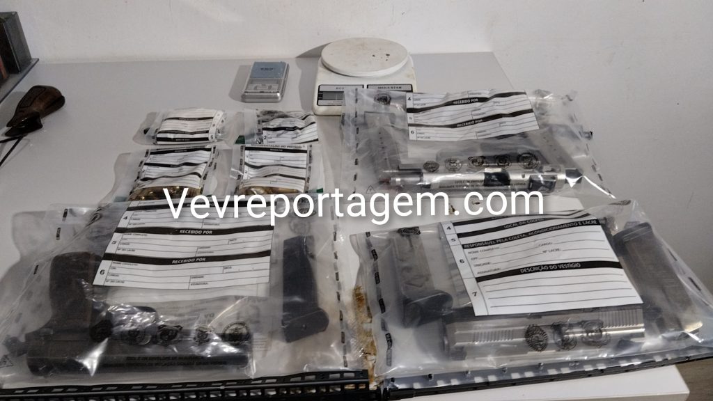 Troca de tiros deixa cinco feridos e polícia apreende armas no Morenitas