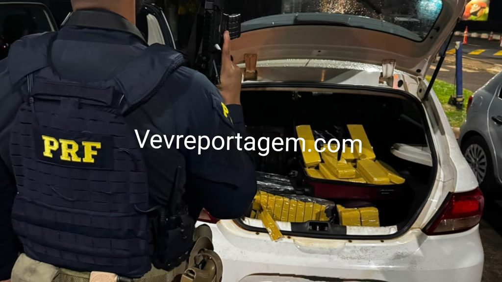 PRF apreende 123 quilos de maconha e cerca de 3 mil maços de cigarros em menos de 10 minutos na BR-277, em Santa Terezinha de Itaipu