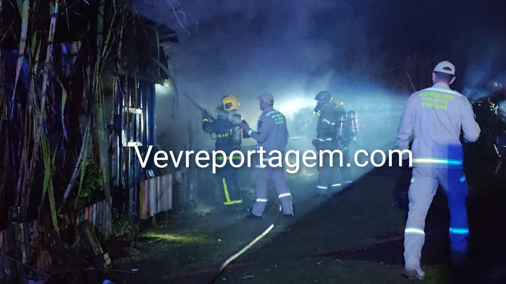 Incêndio destrói residência no Loteamento Residencial Cohigua