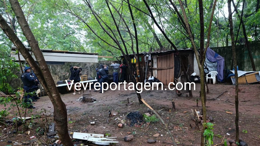 Barracos irregulares são demolidos durante operação conjunta em Foz do Iguaçu