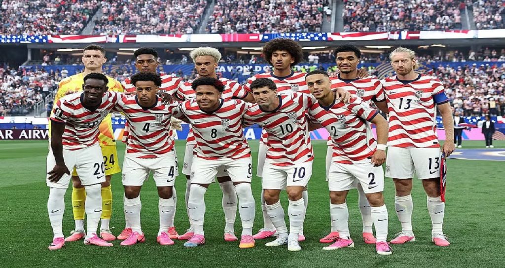 Entenda por que os jogadores estão usando chuteiras rosas na Copa 2026