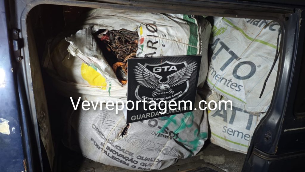 Van com placas do Paraguai é apreendida com cerca de 2,5 toneladas de fios de cobre em Foz do Iguaçu