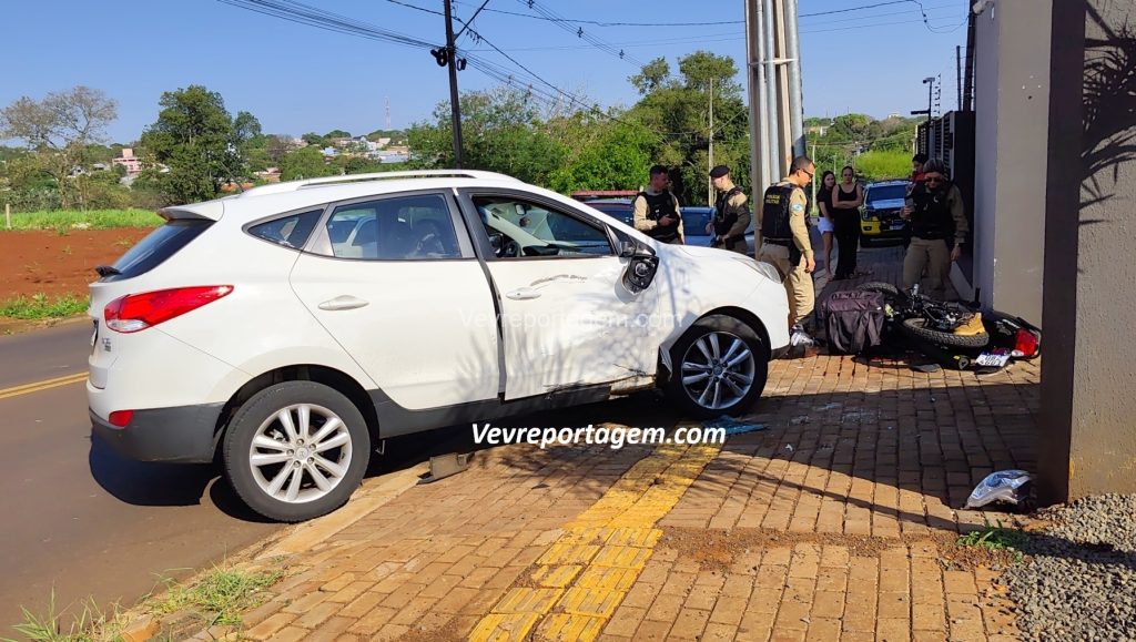 Motociclista fica gravemente ferido após colisão com automóvel na Avenida João Paulo II