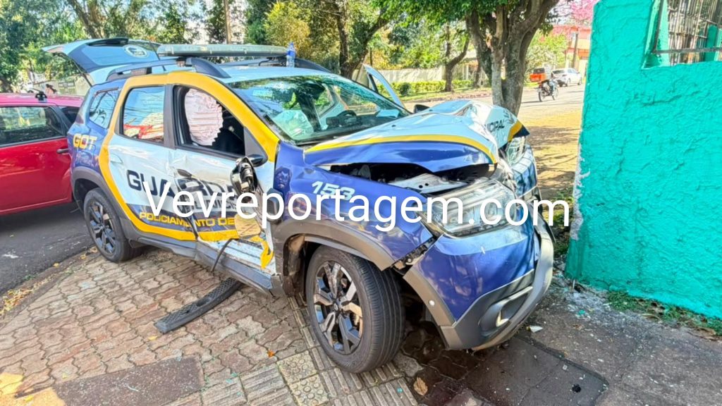 Viatura da Guarda Municipal se envolve em acidente durante acompanhamento tático em Foz do Iguaçu