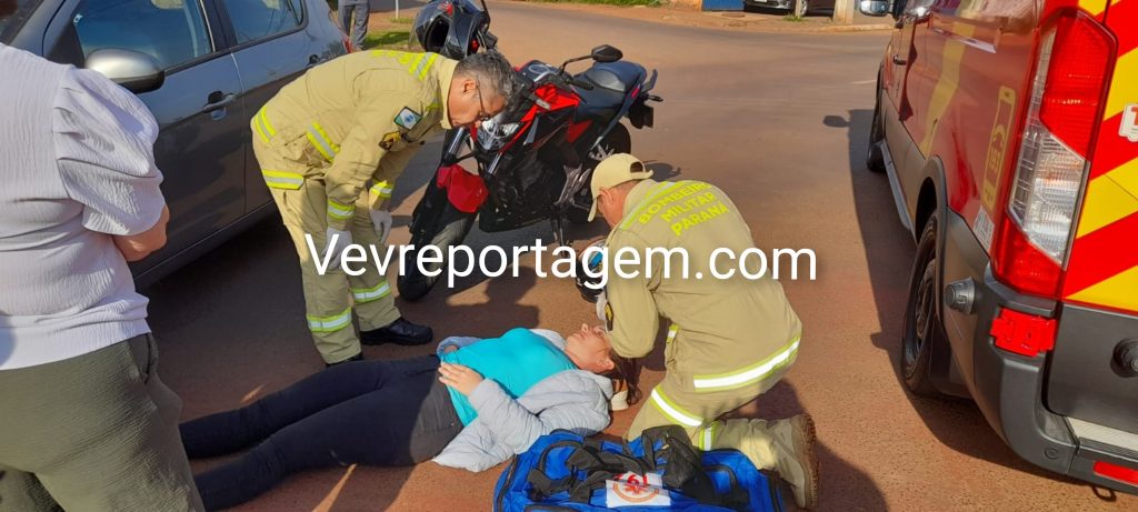 Mulher fica ferida após colisão entre carro e motocicleta no Porto Meira